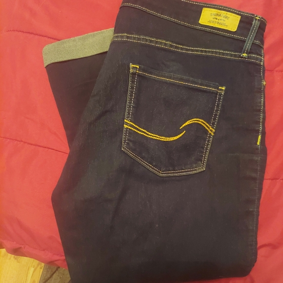 Levi's Capri 18 - Picture 2 of 2